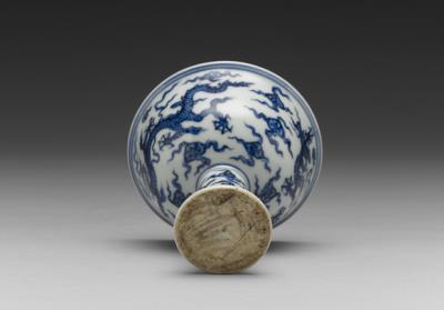 图片[3]-Stem cup with underglaze-blue decoration of clouds and dragons, Hsuan-te reign (1426-1435), Ming dynasty-China Archive